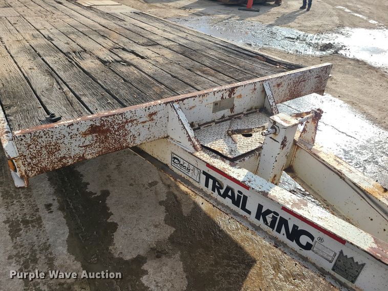 image for item JW9842 2000 Trail King TK20-2400  equipment trailer