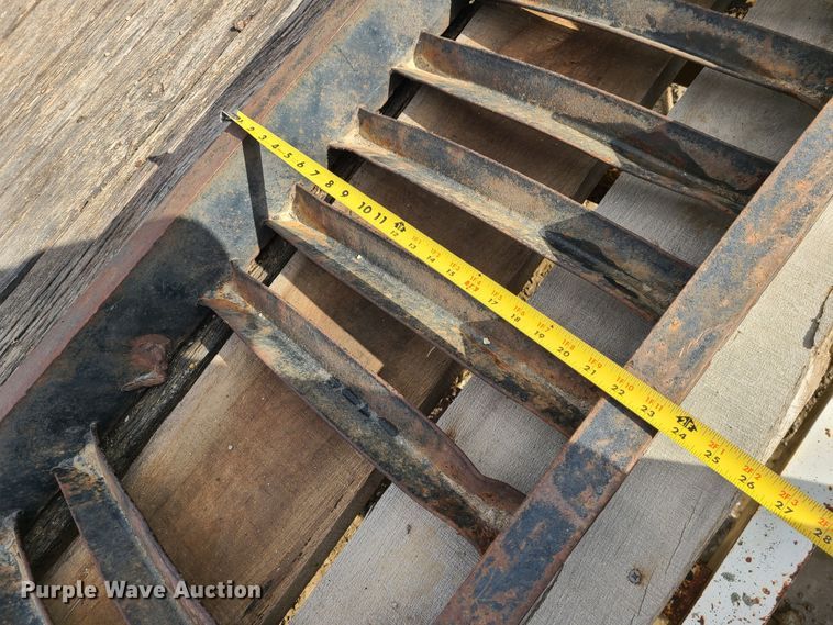 image for item JW9842 2000 Trail King TK20-2400  equipment trailer