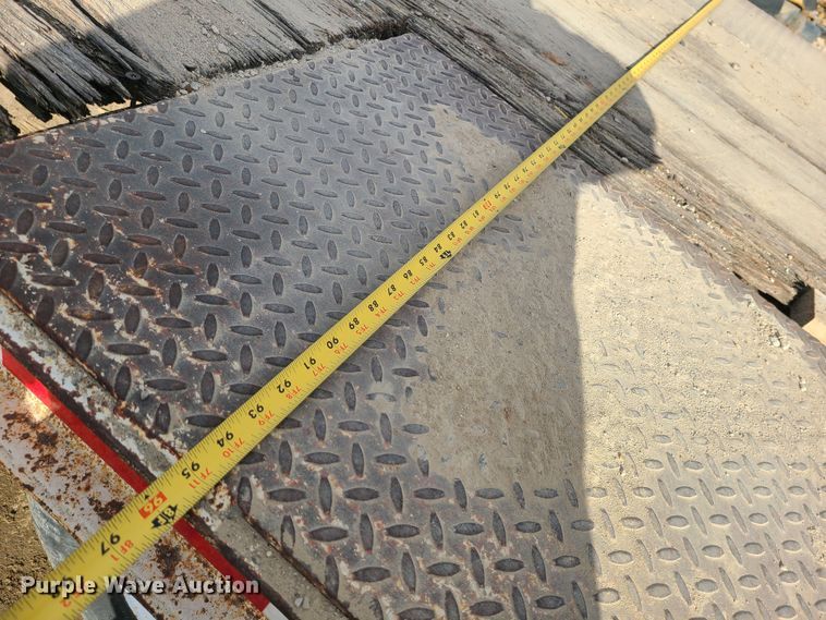 image for item JW9842 2000 Trail King TK20-2400  equipment trailer