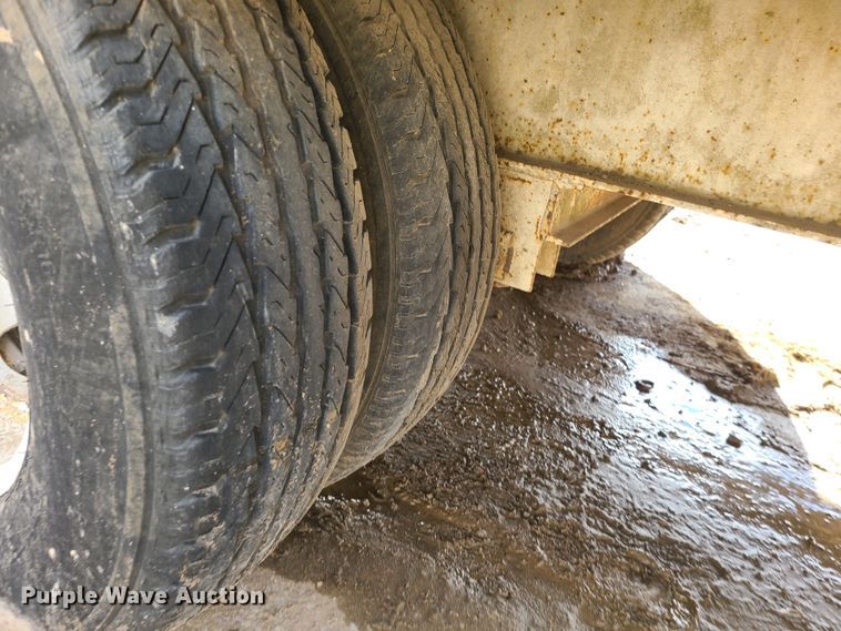 image for item JW9842 2000 Trail King TK20-2400  equipment trailer