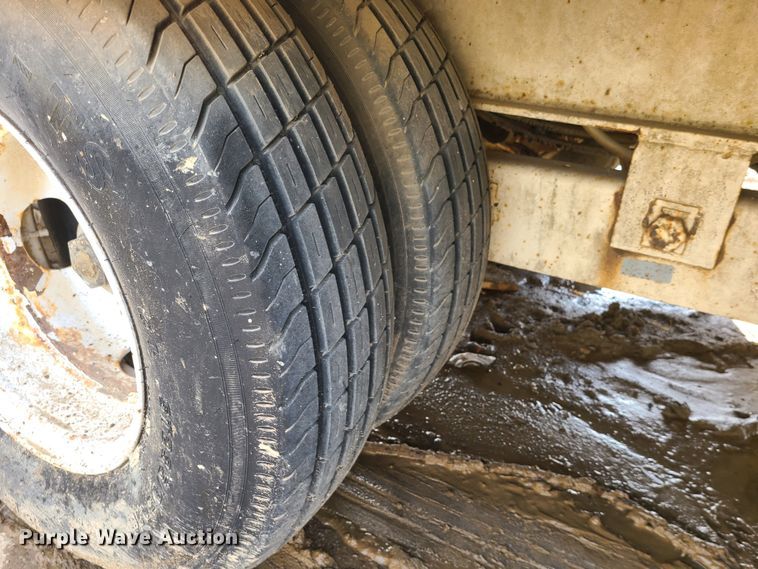 image for item JW9842 2000 Trail King TK20-2400  equipment trailer