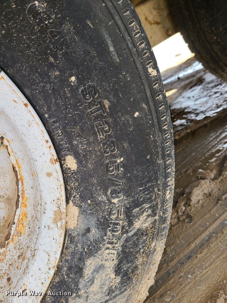 image for item JW9842 2000 Trail King TK20-2400  equipment trailer