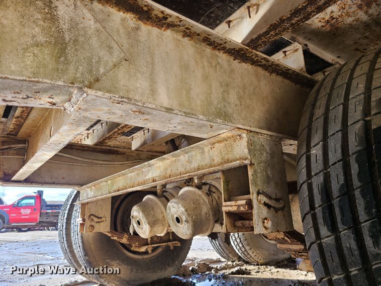 image for item JW9842 2000 Trail King TK20-2400  equipment trailer