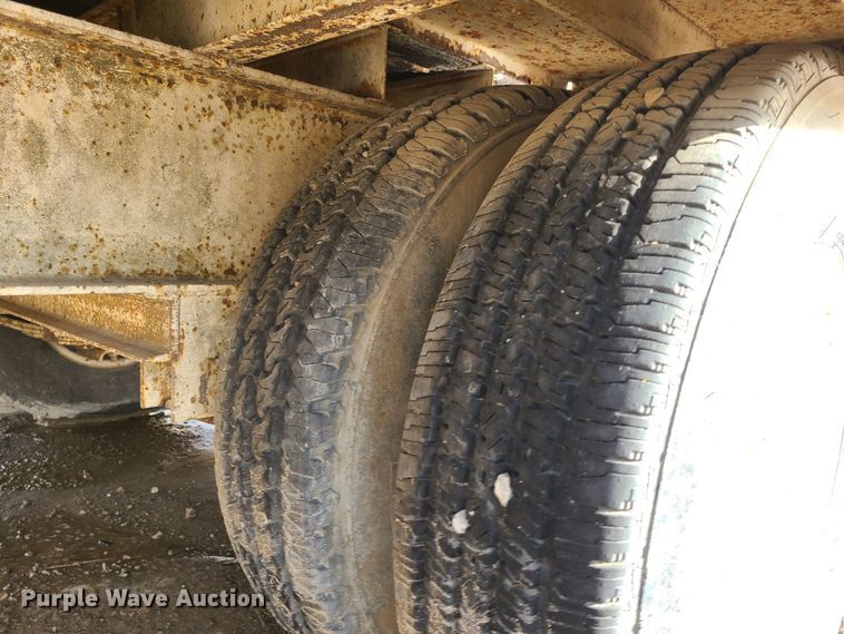 image for item JW9842 2000 Trail King TK20-2400  equipment trailer