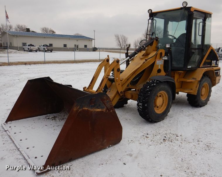 image for item KW9543 1999 Caterpillar 902  wheel loader