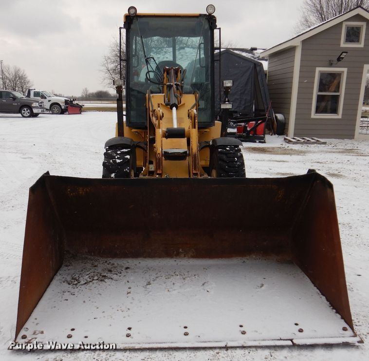 image for item KW9543 1999 Caterpillar 902  wheel loader