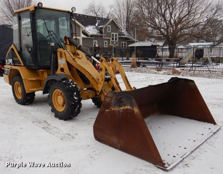 image for item KW9543 1999 Caterpillar 902  wheel loader
