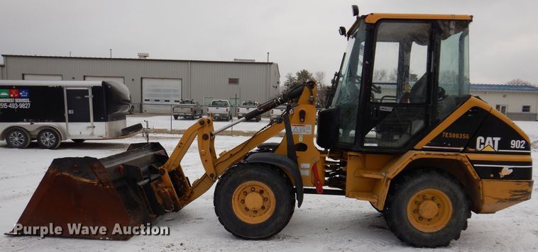 image for item KW9543 1999 Caterpillar 902  wheel loader