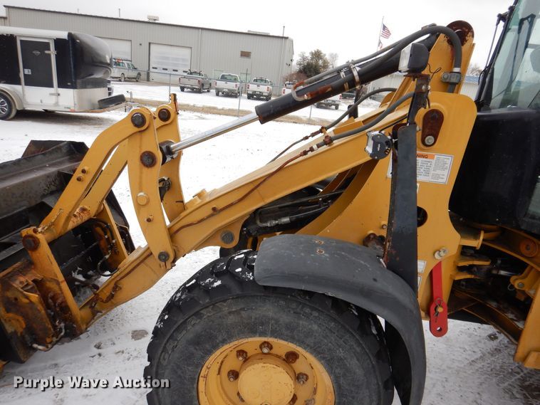 image for item KW9543 1999 Caterpillar 902  wheel loader