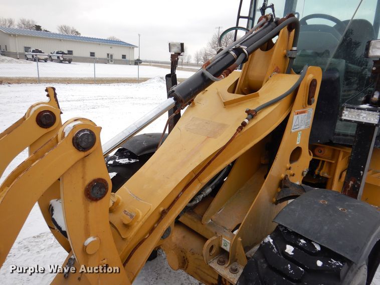 image for item KW9543 1999 Caterpillar 902  wheel loader