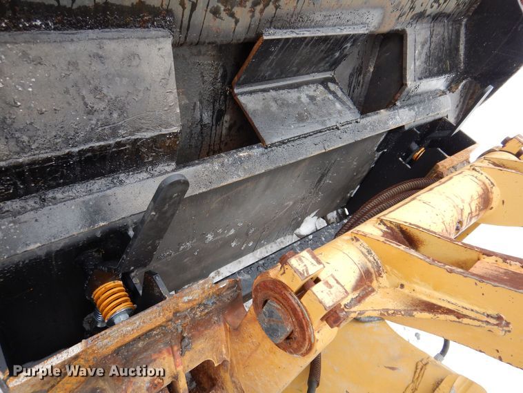 image for item KW9543 1999 Caterpillar 902  wheel loader