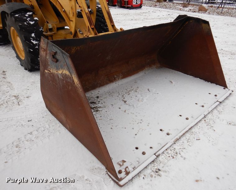 image for item KW9543 1999 Caterpillar 902  wheel loader