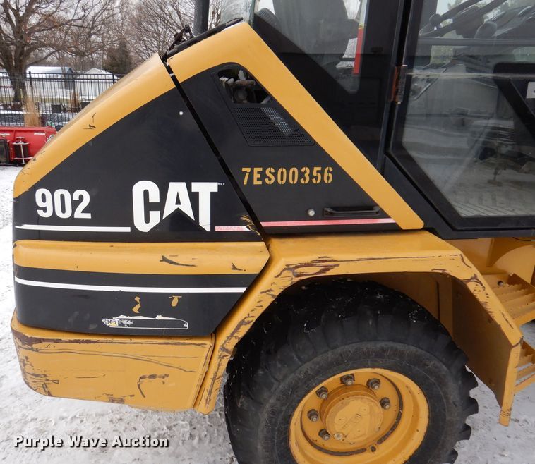 image for item KW9543 1999 Caterpillar 902  wheel loader