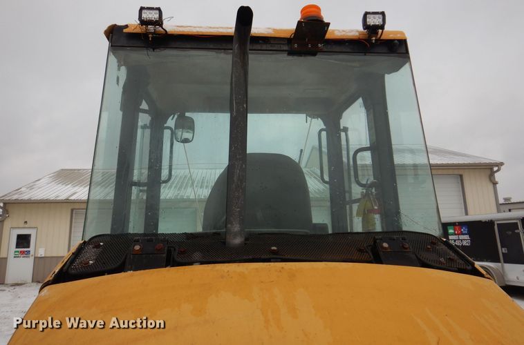 image for item KW9543 1999 Caterpillar 902  wheel loader