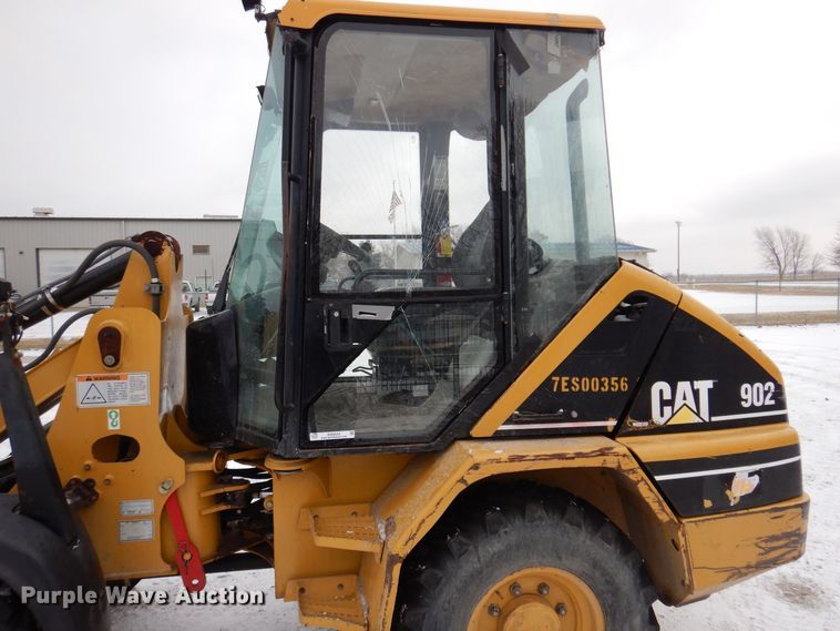image for item KW9543 1999 Caterpillar 902  wheel loader