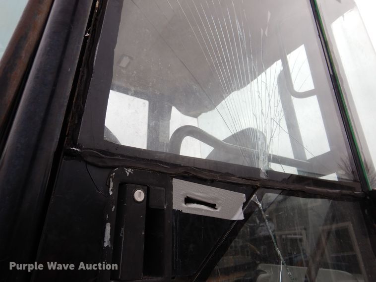 image for item KW9543 1999 Caterpillar 902  wheel loader