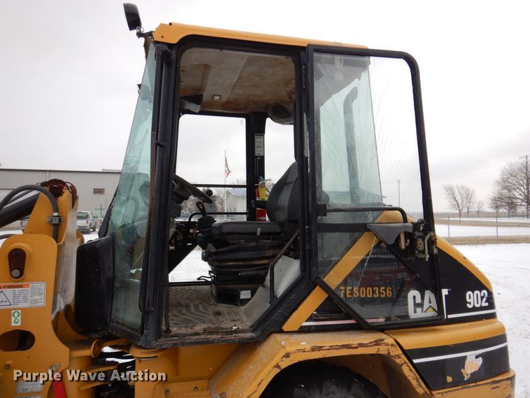 image for item KW9543 1999 Caterpillar 902  wheel loader
