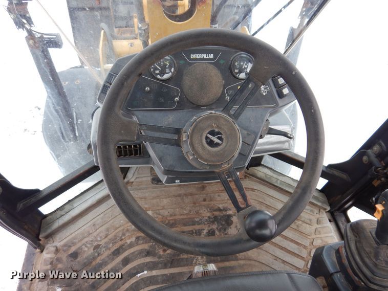 image for item KW9543 1999 Caterpillar 902  wheel loader