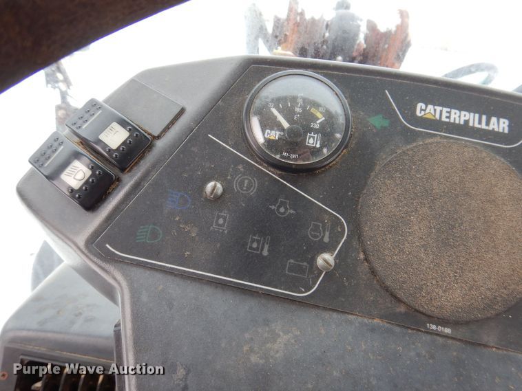 image for item KW9543 1999 Caterpillar 902  wheel loader