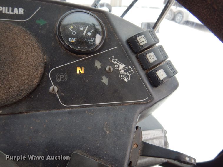 image for item KW9543 1999 Caterpillar 902  wheel loader