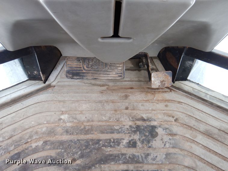 image for item KW9543 1999 Caterpillar 902  wheel loader