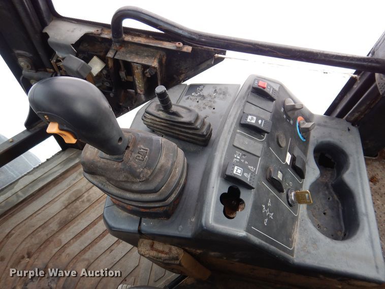 image for item KW9543 1999 Caterpillar 902  wheel loader