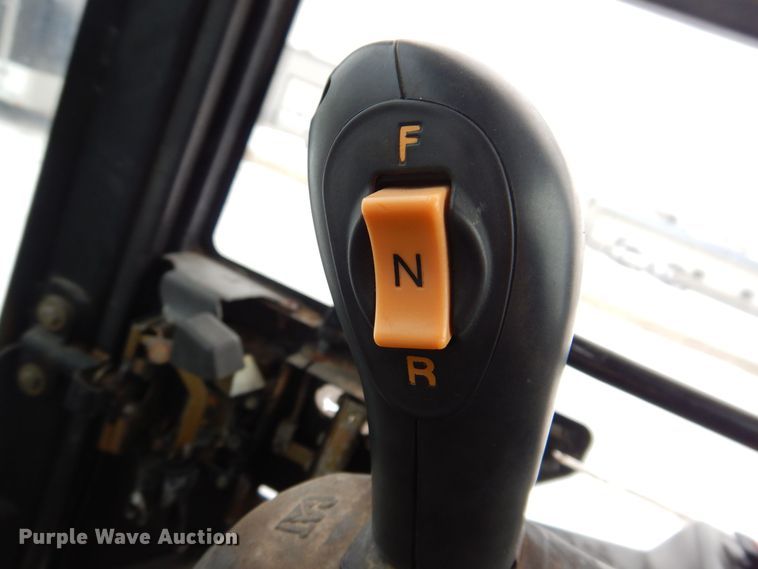 image for item KW9543 1999 Caterpillar 902  wheel loader