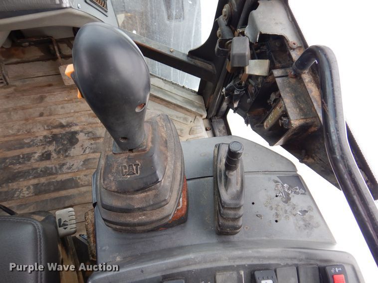 image for item KW9543 1999 Caterpillar 902  wheel loader