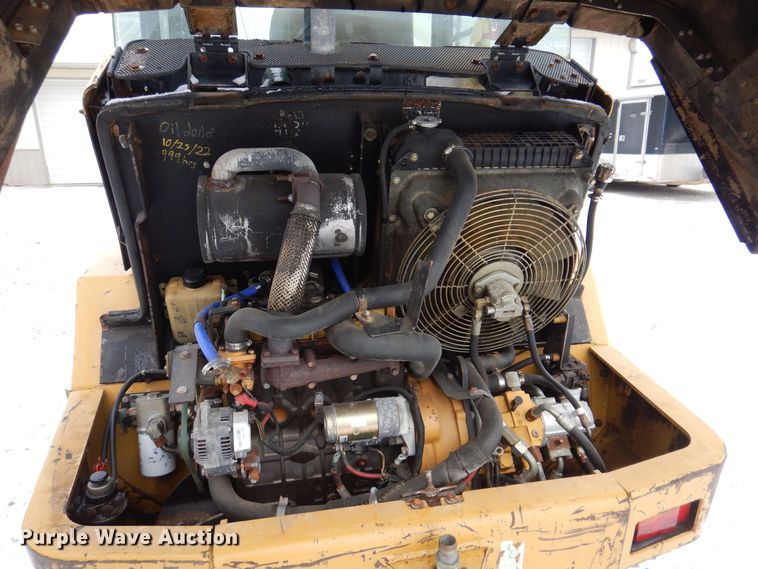 image for item KW9543 1999 Caterpillar 902  wheel loader