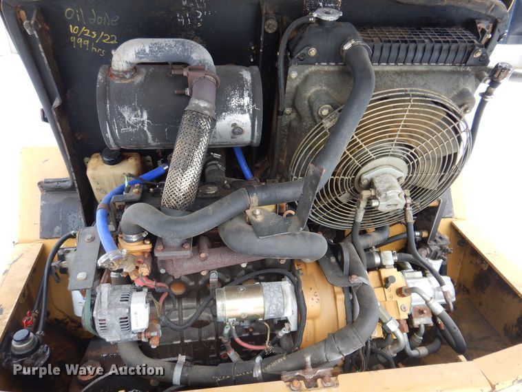 image for item KW9543 1999 Caterpillar 902  wheel loader