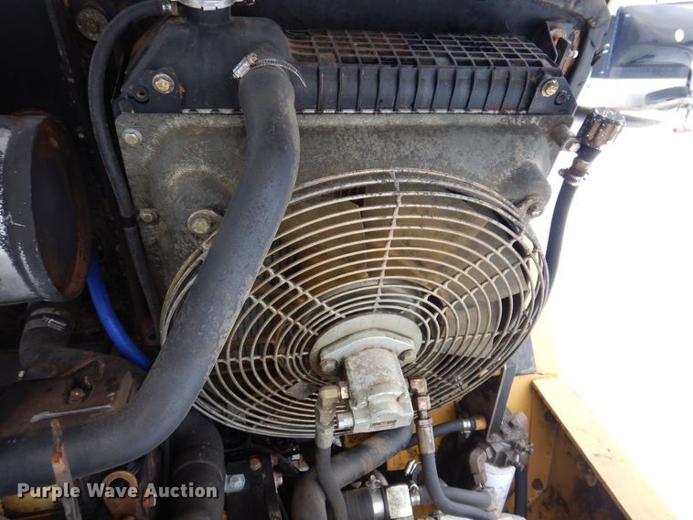 image for item KW9543 1999 Caterpillar 902  wheel loader