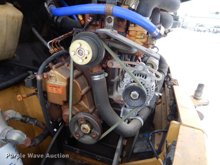 image for item KW9543 1999 Caterpillar 902  wheel loader