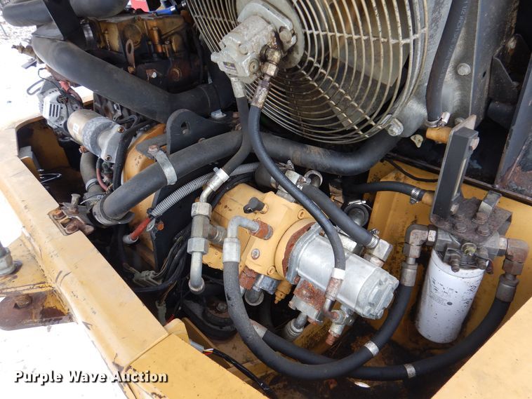 image for item KW9543 1999 Caterpillar 902  wheel loader