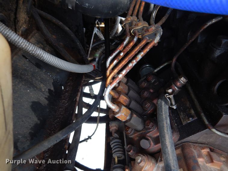 image for item KW9543 1999 Caterpillar 902  wheel loader