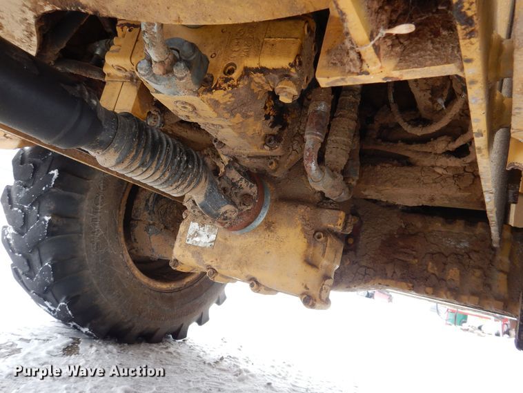 image for item KW9543 1999 Caterpillar 902  wheel loader