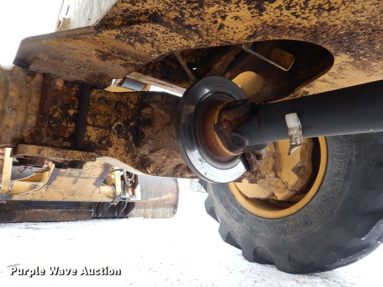 image for item KW9543 1999 Caterpillar 902  wheel loader