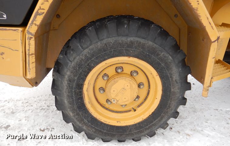 image for item KW9543 1999 Caterpillar 902  wheel loader