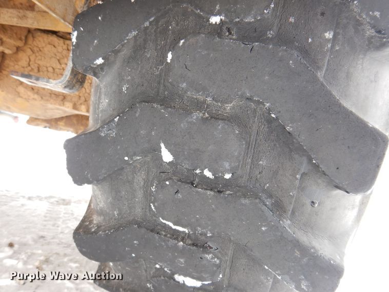 image for item KW9543 1999 Caterpillar 902  wheel loader