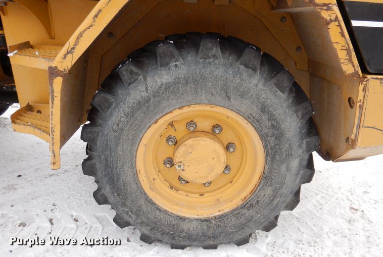 image for item KW9543 1999 Caterpillar 902  wheel loader