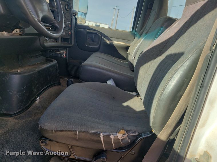 image for item LG9442 2008 Chevrolet C7500  utility / service truck