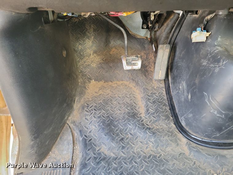 image for item LG9442 2008 Chevrolet C7500  utility / service truck