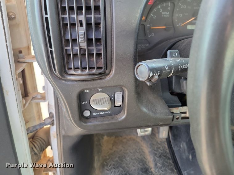 image for item LG9442 2008 Chevrolet C7500  utility / service truck