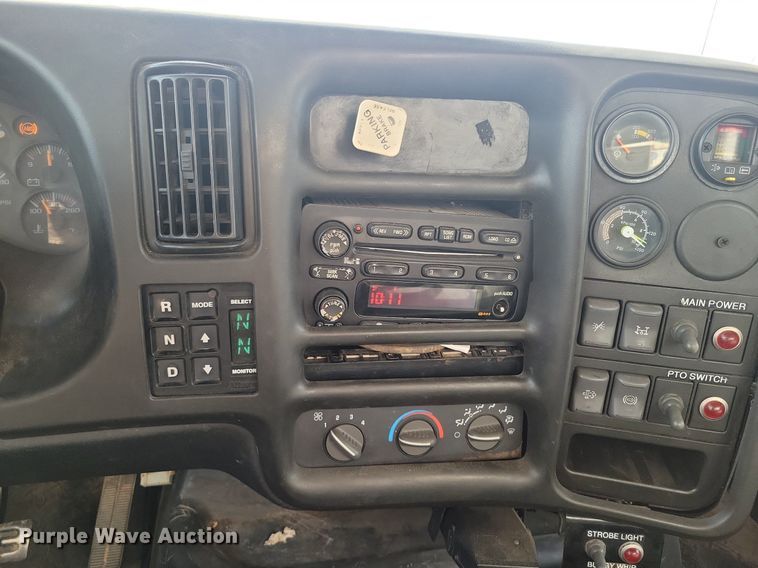 image for item LG9442 2008 Chevrolet C7500  utility / service truck