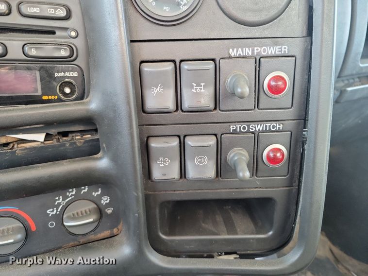 image for item LG9442 2008 Chevrolet C7500  utility / service truck