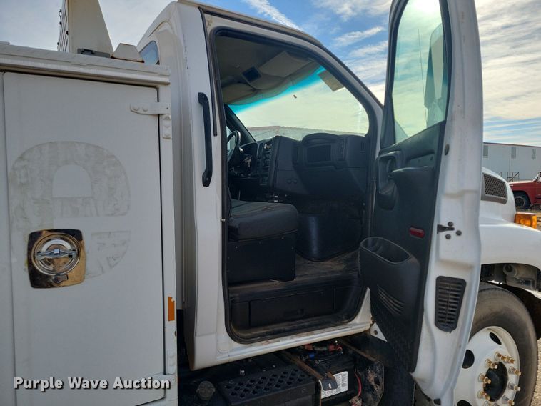 image for item LG9442 2008 Chevrolet C7500  utility / service truck