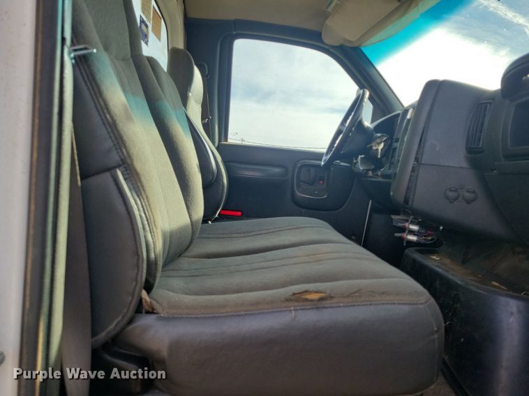 image for item LG9442 2008 Chevrolet C7500  utility / service truck