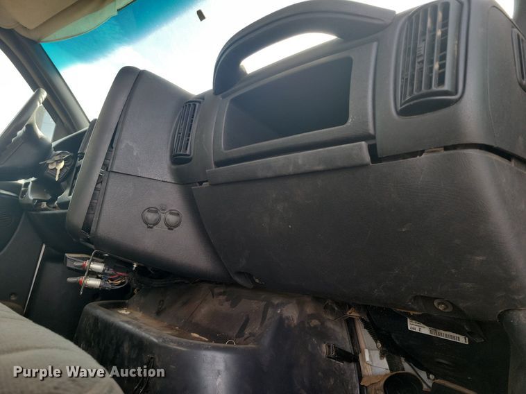 image for item LG9442 2008 Chevrolet C7500  utility / service truck