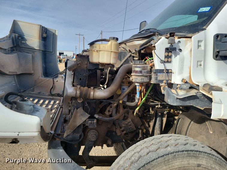 image for item LG9442 2008 Chevrolet C7500  utility / service truck