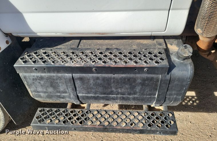 image for item LG9442 2008 Chevrolet C7500  utility / service truck