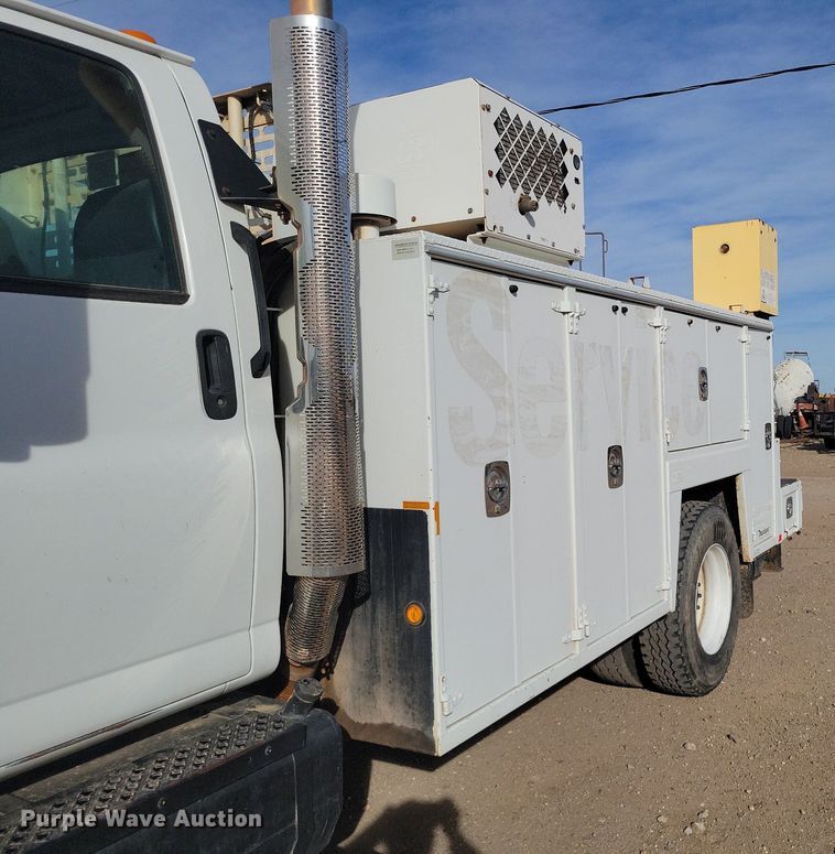 image for item LG9442 2008 Chevrolet C7500  utility / service truck